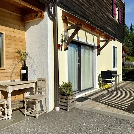 Mit Garten In Ruhiger Lage Am Waldrand